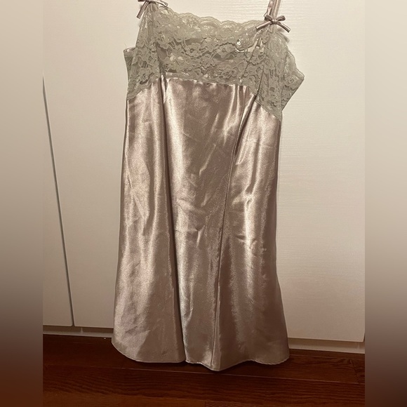 Vintage lace bow slip from LaSenza - Picture 2 of 3